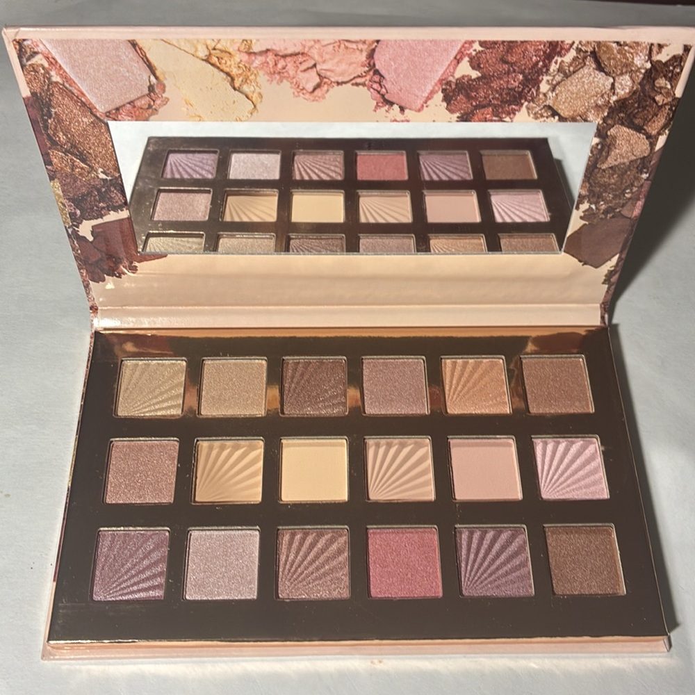 🌿Nicole Miller New York Mauvy Nudes Eyeshadow Palette
